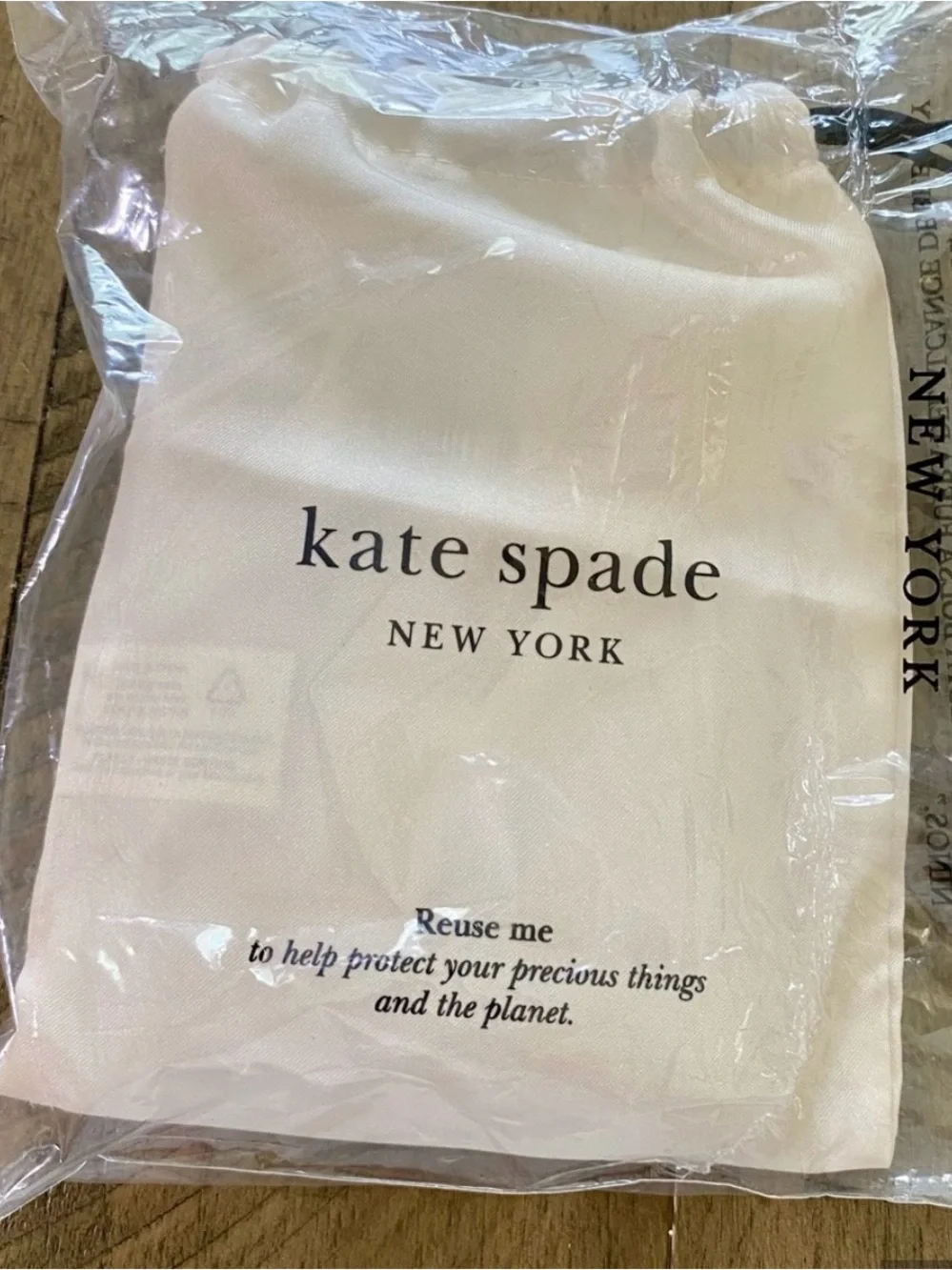 Kate Spade New York Bridget Red card case ! *NWT includes dust bag !